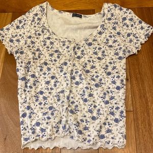 This is a cute coquette brandy top floral blue flowers print shirt!